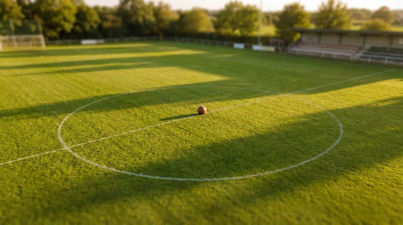 Campo de futebol com linhas de handicap asiático sobrepostas no relvado verde